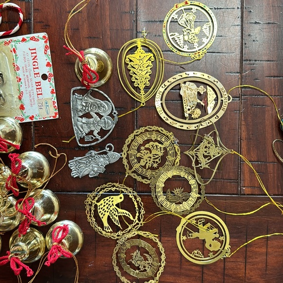 Lot of Christmas decor and ornaments - Picture 2 of 6